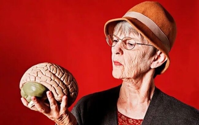 Beynin qocalması hansı yaşdan başlayır?