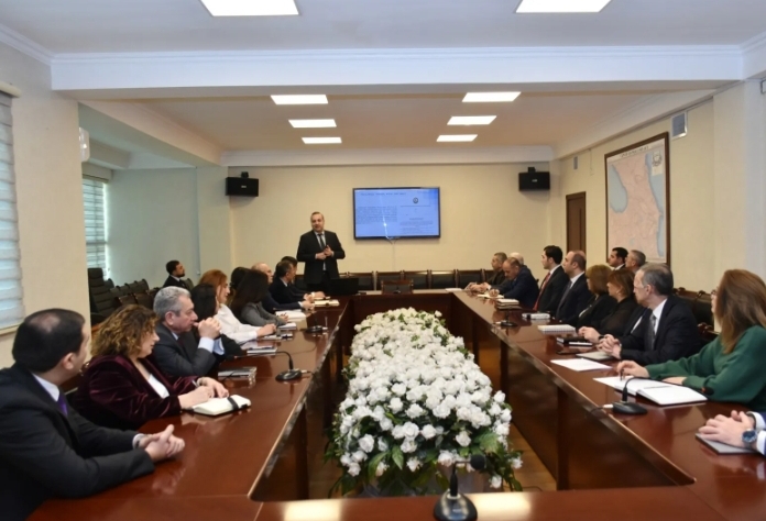 Dövlət qulluğu ilə bağlı təlim keçirilib