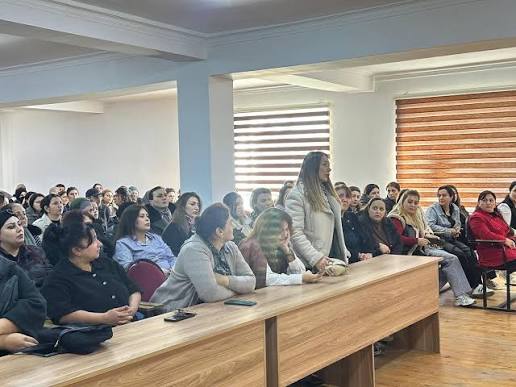 "Münasibətlər məzmundan əvvəl gəlir”: Məktəb rəhbəri təhlükəsiz və dəstəkləyici təlim mühitinin necə qurulduğunu izah edir