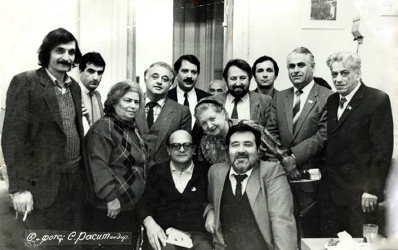 Vəfatından sonra bu tarixi foto yenidən gündəm oldu...