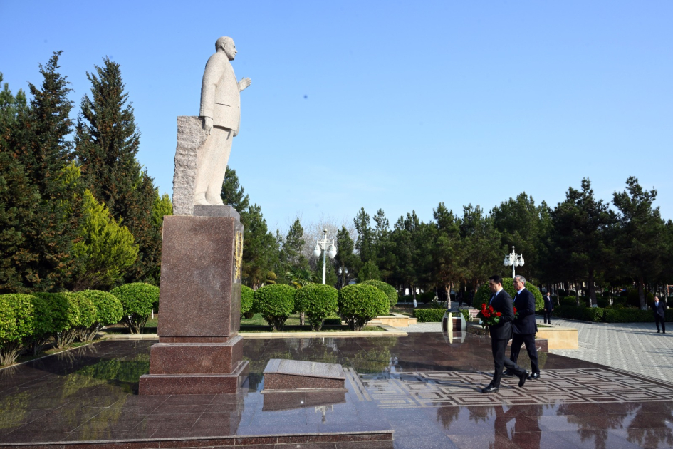 Mədəniyyət naziri Hacıqabul rayonunda vətəndaşların müraciətini dinləyib