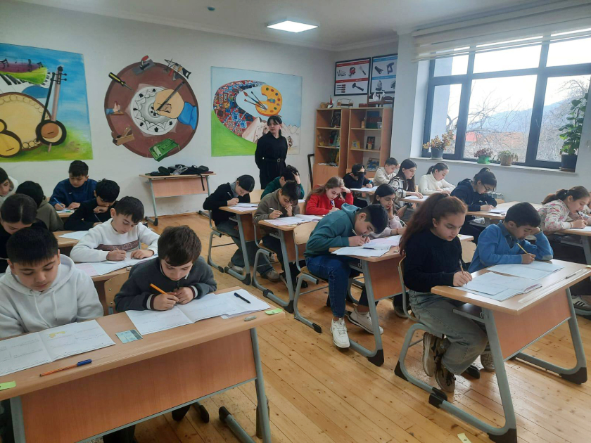 Şimal-qərb bölgəsinin məktəbliləri məntiq olimpiadası və fənn müsabiqələrində biliklərini sınayıblar