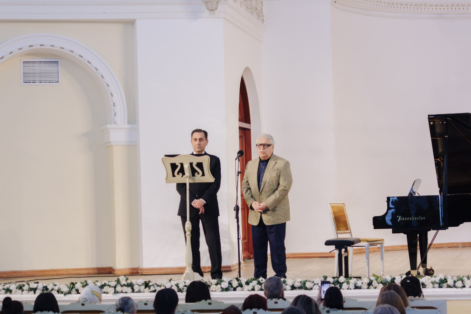 Filarmoniyaya “Bösendorfer” konsert royalları təqdim olunub