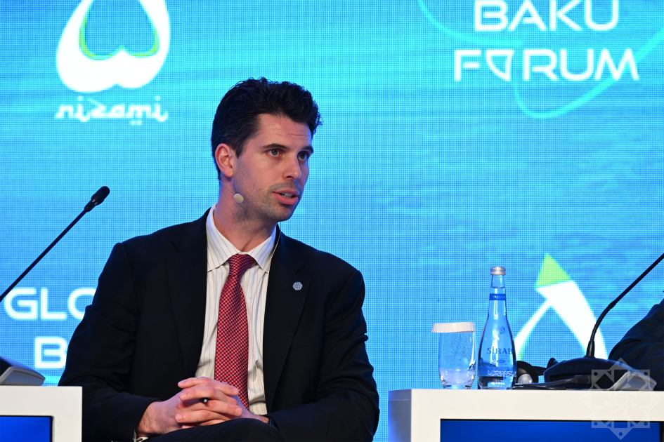 Gənclər danışır, biz dinləyirik: Parçalanma əvəzinə həmrəyliyə, müharibə əvəzinə sülhə nail olmalıyıq