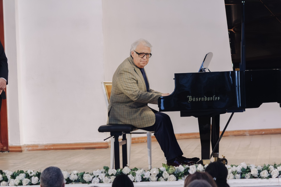 Filarmoniyaya “Bösendorfer” konsert royalları təqdim olunub