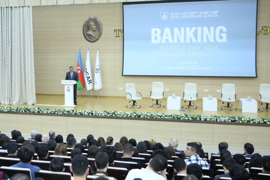 Bakı Ali Neft Məktəbində “Banklar sərgisi”