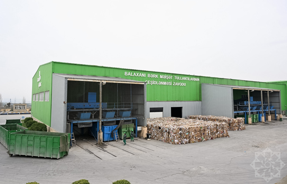 Jurnalistlər Bakıda tullantıların idarə olunması sahəsində tətbiq edilən müasir yanaşmalarla tanış olublar 