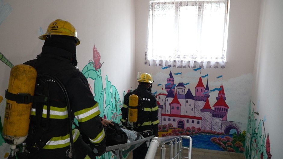 FHN uşaq evində təlim keçirib