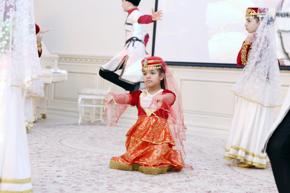 “Baharın rəngləri”ndə uşaqlar çıxış ediblər