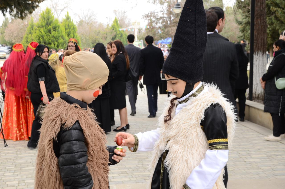 Bahar fəsli Kürdəmirdə coşqu ilə qarşılanır: Novruz tonqalı qalandı