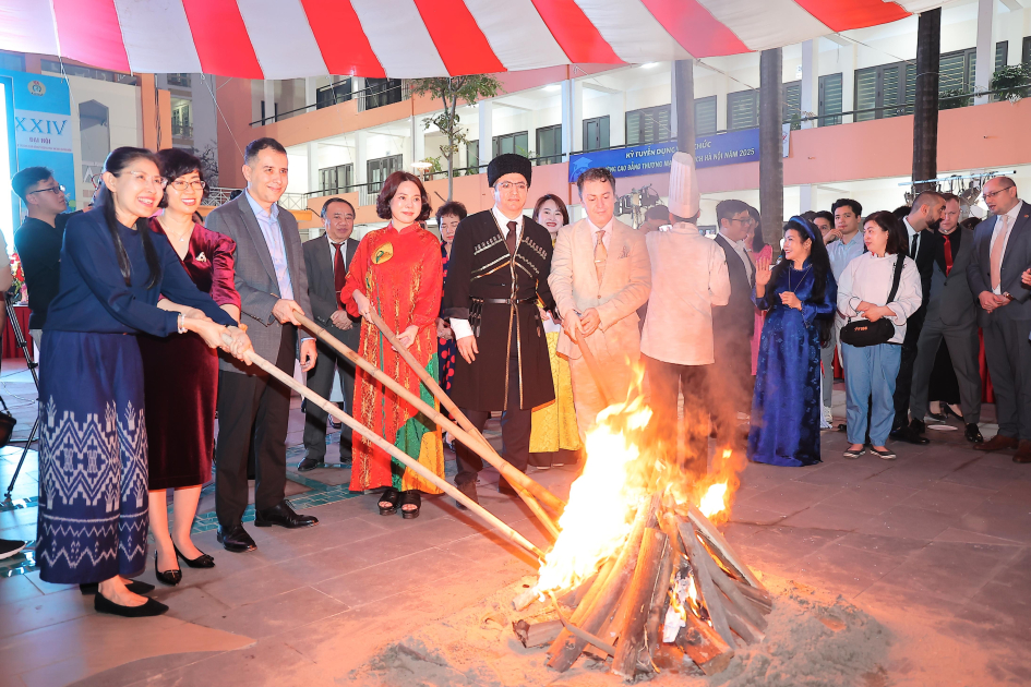Hanoyda beynəlxalq Novruz şənliyi: Azərbaycan mədəniyyəti Vyetnamda tanıdılıb