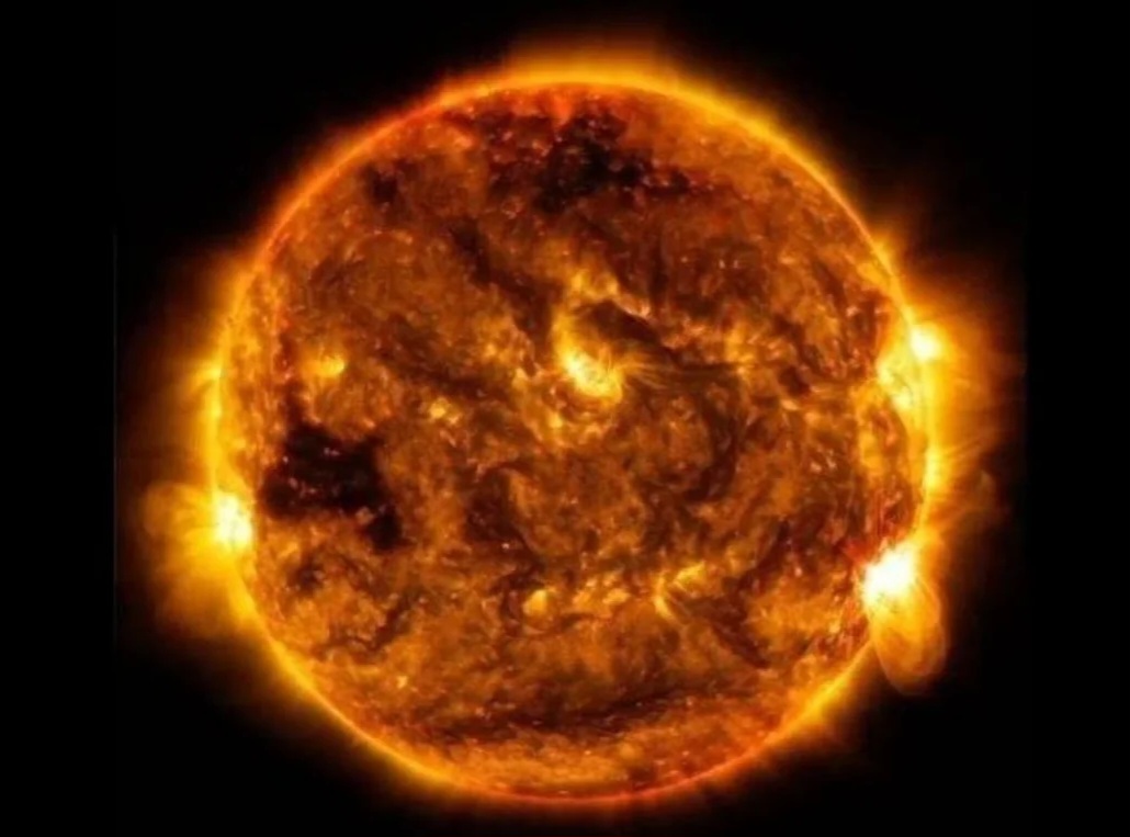 Günəşdə güclü partlayış qeydə alınıb