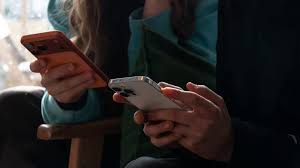 "Apple" Britaniyada istifadəçilərin yaşının yoxlanılmasına başlayıb