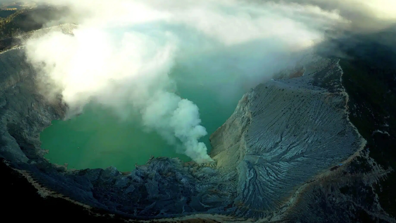 Okeanın 2 km dərinliyində 145 milyon illik vulkan tapıldı