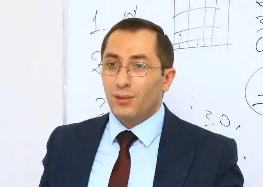 Elçin Əfəndi: “Fənn sayını azaltmaqla və dərs yükünü yüngülləşdirməklə repetitorluğun qarşısını almaq olar”