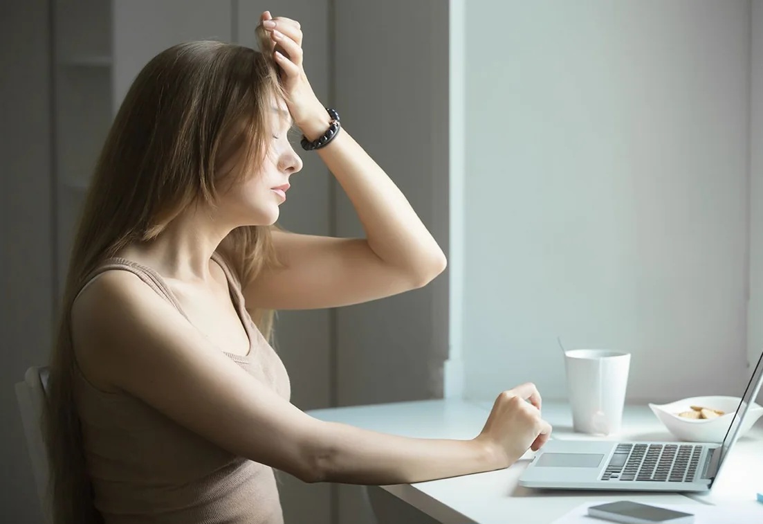 Bəzi gündəlik vərdişlər beyində "dumanlanmaya" səbəb olur - Həkimdən xəbərdarlıq