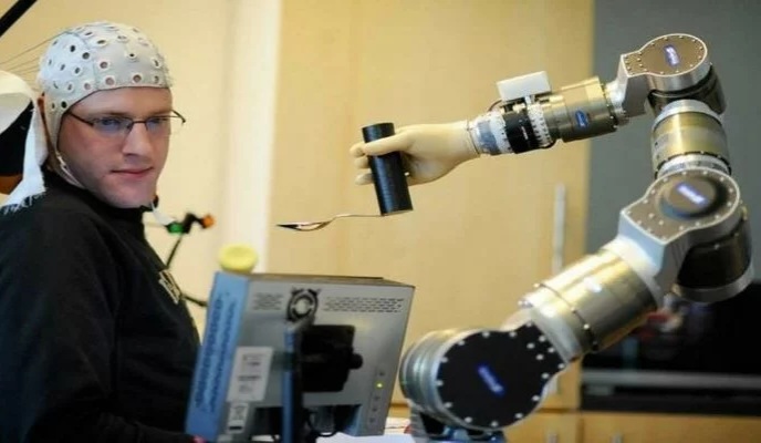 Düşüncə ilə idarə olunan robot-it təqdim edildi