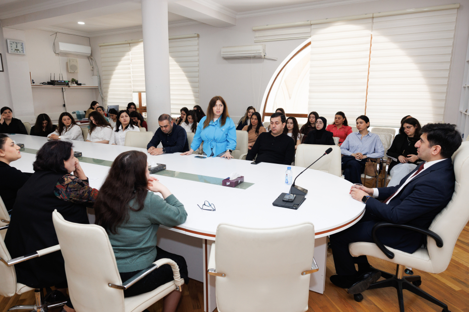 Rəqəmsallaşma dövrünün çağırışları - Ədəbiyyat İnstitutunda elmi seminar