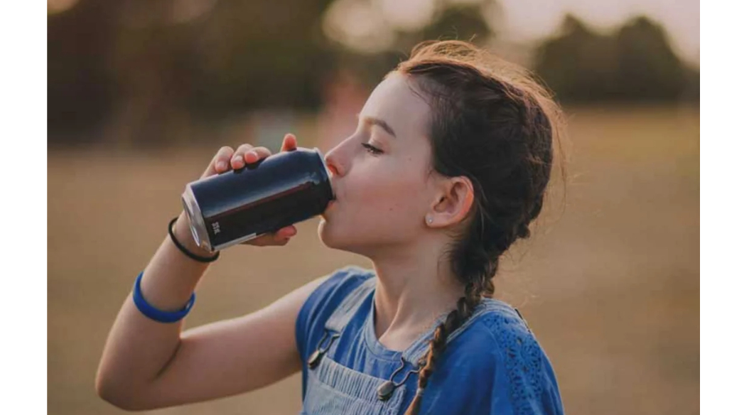 “Sağlam məktəbli”: Enerji içkiləri məktəbli orqanizminin qaldıracağı yük deyil   