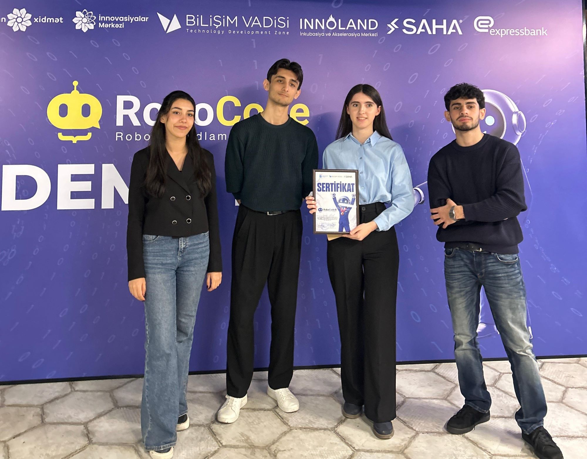 Tələbələr “RoboCode III” robotik kodlama yarışında qalib olublar