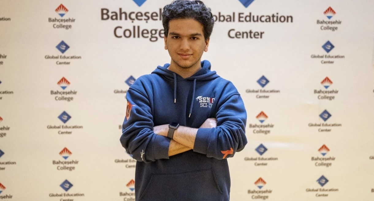 17 yaşlı tələbə Harvarda qəbul oldu