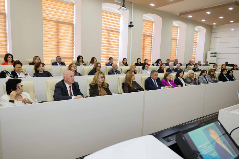 UNEC-də “Elm günləri”: Azərbaycan dövlətinin dil siyasəti milli kimliyimizin dayağıdır
