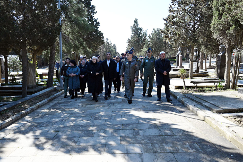 Aprel döyüşlərində şəhid olan pilotların xatirəsi yad edilib