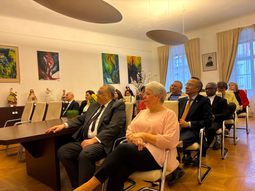 Praqada “Novruz və Pasxa kuklaların gözü ilə” sərgisi