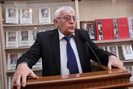 Yazıçı Zahid Xəlil: “Mövzularımı seçmirəm, onlar məni seçir”