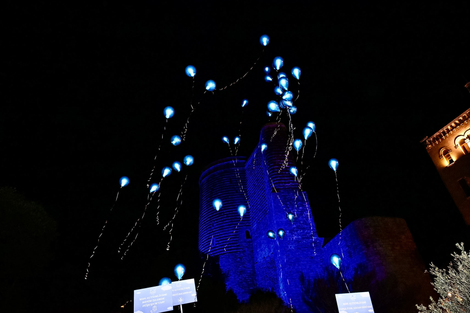 Paytaxtın bir sıra obyektləri və memarlıq abidələri mavi rəngə bürünüb