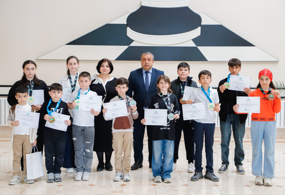 Naxçıvanda şəhidlərin xatirəsinə həsr olunmuş şahmat turnirinin qalibləri mükafatlandırlıb