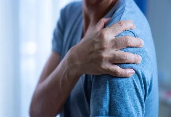 Çiyin ağrısı təhlükəli xəstəliyin xəbərçisi ola bilər