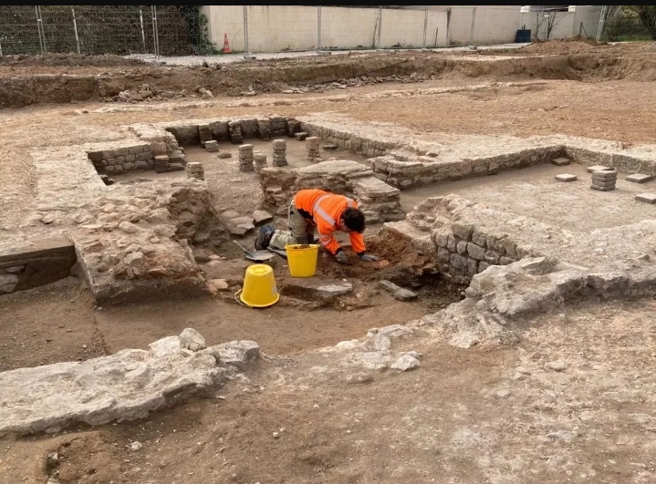 Fransada 2000 illik antik yaşayış məskəni aşkarlanıb