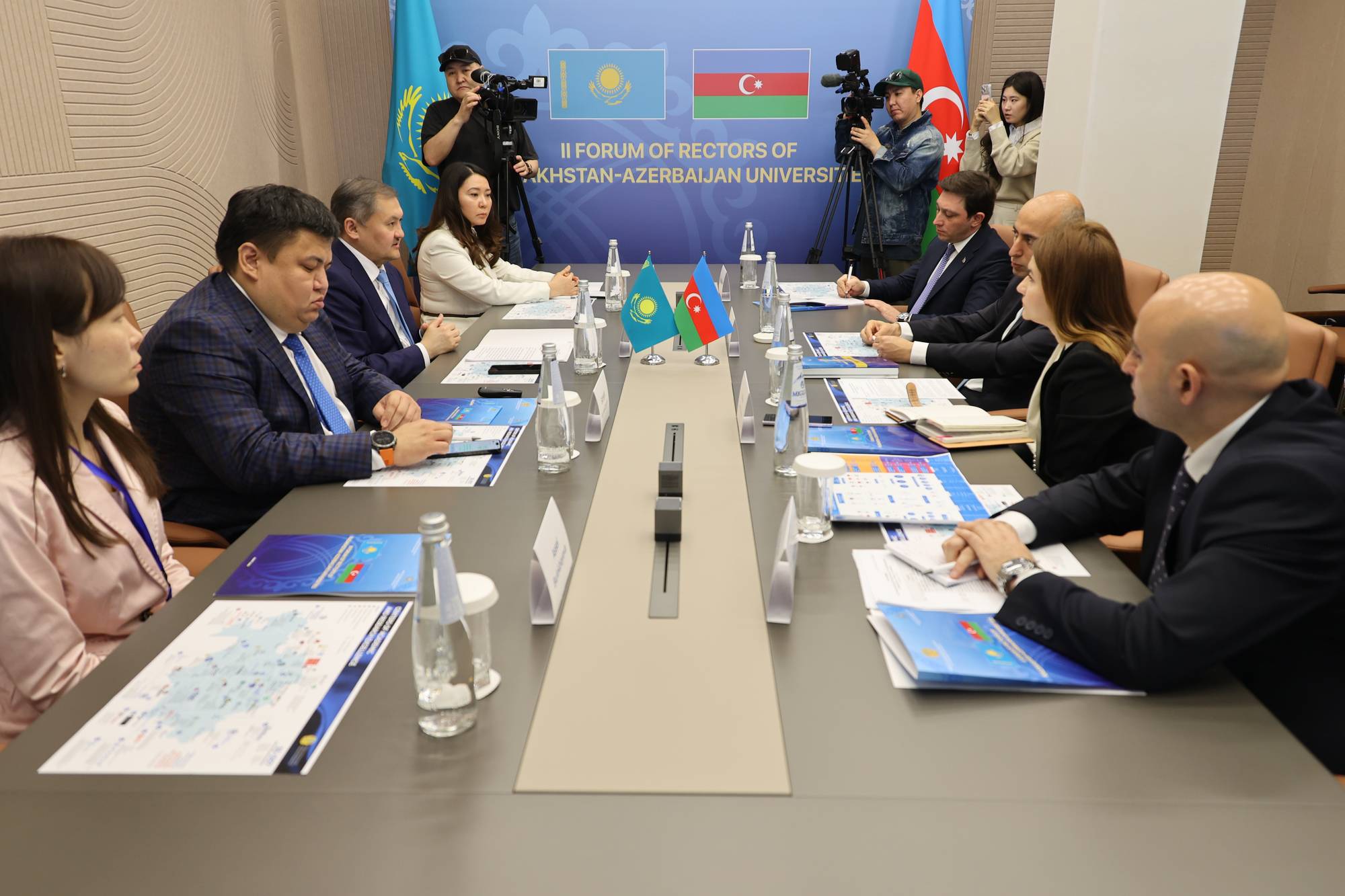 Emin Əmrullayev qazaxıstanlı həmkarı ilə görüşüb