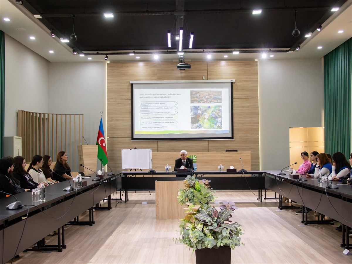 ADU tələbələri Sıfır Tullantı Günündə görüşdə iştirak edib