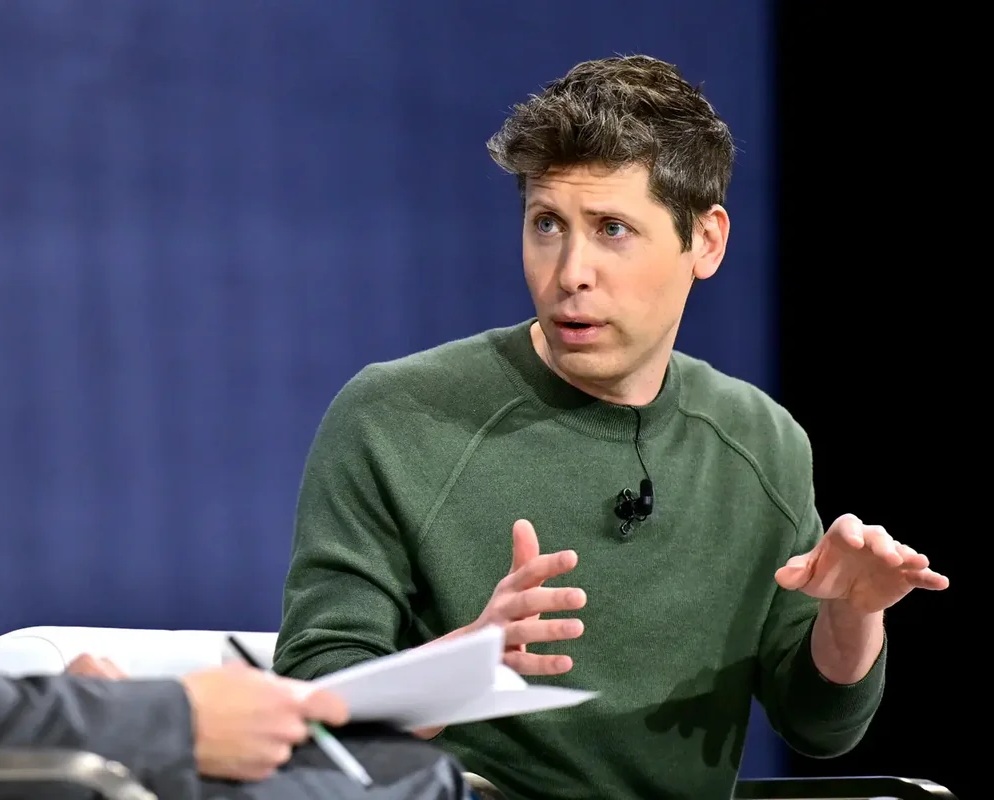 "OpenAI"nin rəhbəri: "Süni intellekt xəstəlikləri müalicə edəcək, lakin təhlükəli patogenlər də yarada bilər"