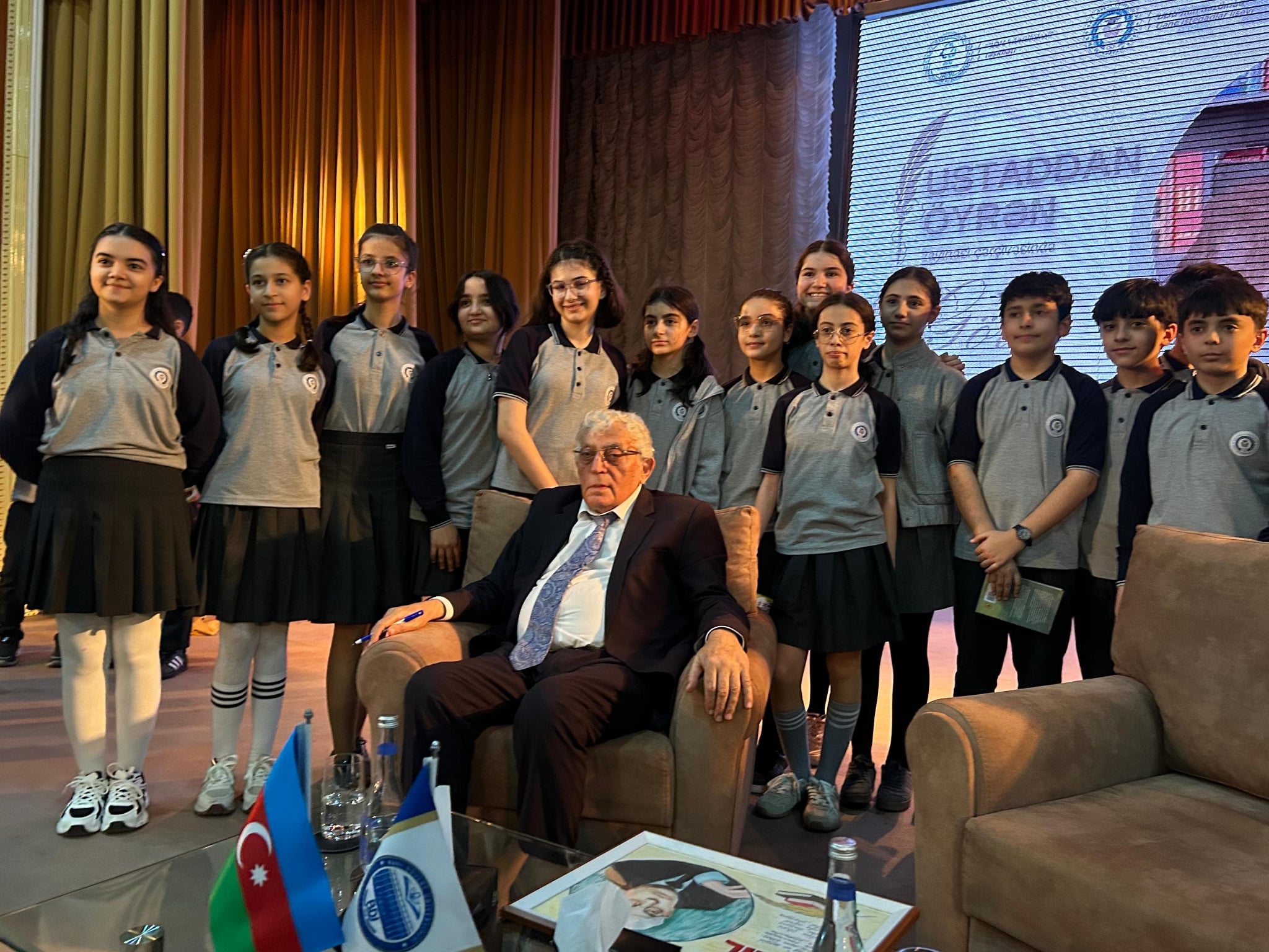 Görkəmli uşaq şairi Zahid Xəlil BDU-nun nəzdində “Gənc istedadlar” liseyinin şagirdləri ilə görüşüb