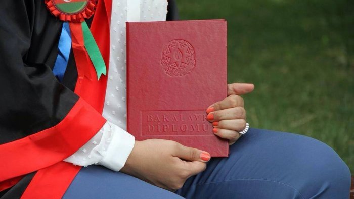 Diplomun rəngi tarix olur - “Tələbələrin motivasiyası sarsıla bilər”