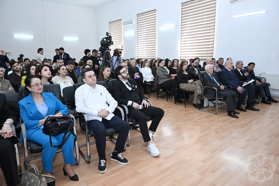 Tanınmış tarzən Humay Qədimova solo konsertlə çıxış edib 