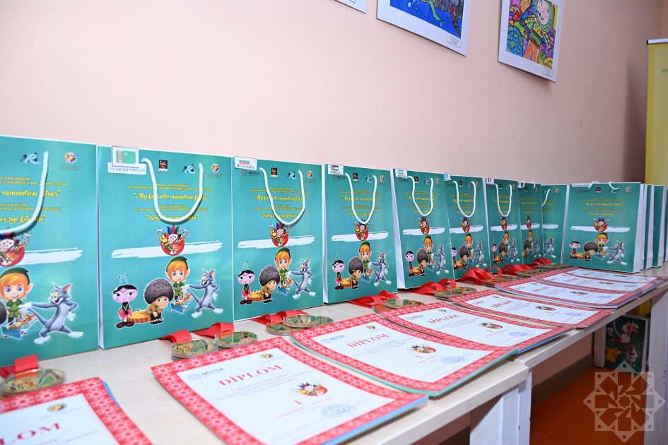 “Dostluğun sehri” VIII Beynəlxalq Uşaq Rəsm Müsabiqəsinin qalibləri mükafatlandırılıb