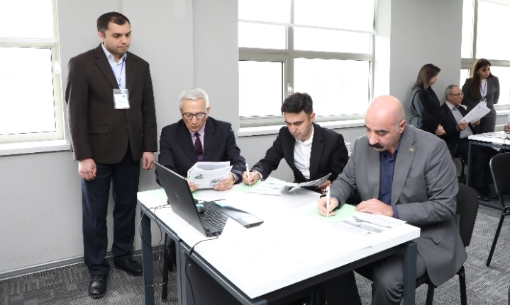 Konfrans öncəsi vörkşoplar davam edir