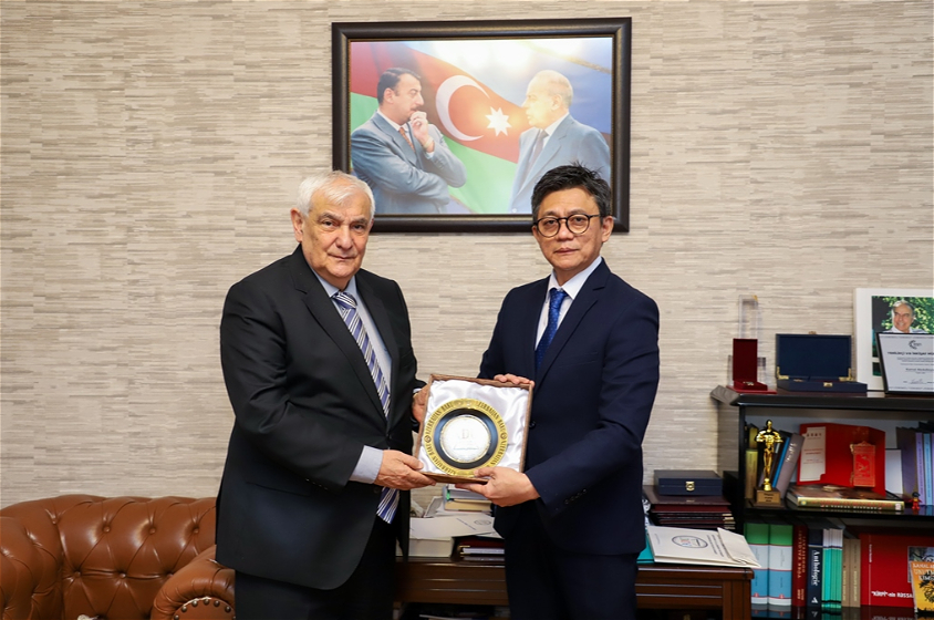 ADU-da İndoneziya səfiri ilə görüş keçirilib