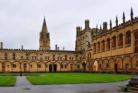 İngiltərədə 15 universitetdə tələbələrə maliyyə vəsaitlərini geri qaytarmaq tapşırılıb
