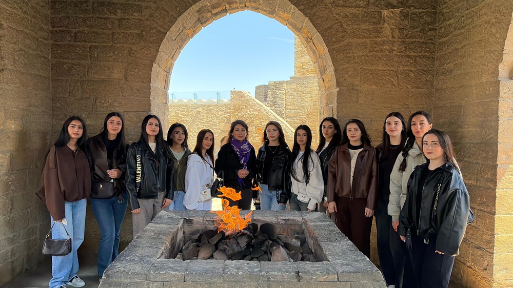 OYU tələbələri üçün maarifləndirici ekskursiya: Atəşgah məbədi ziyarət edilib