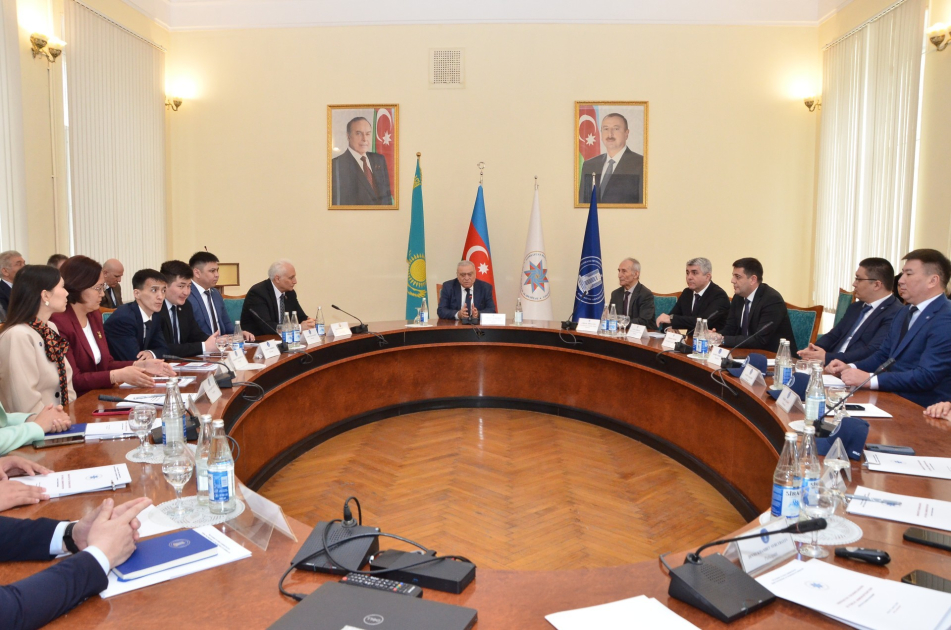 Qazaxıstan dövlət qulluqçularının iştirakı ilə təlim–tədris proqramına yekun vurulub