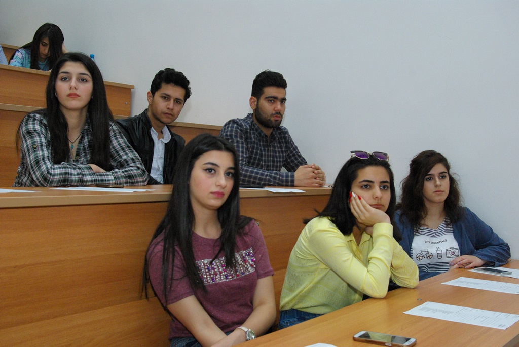 Ali təhsilli qadınları sayı ARTIR: ən çox seçdikləri İXTİSASLAR