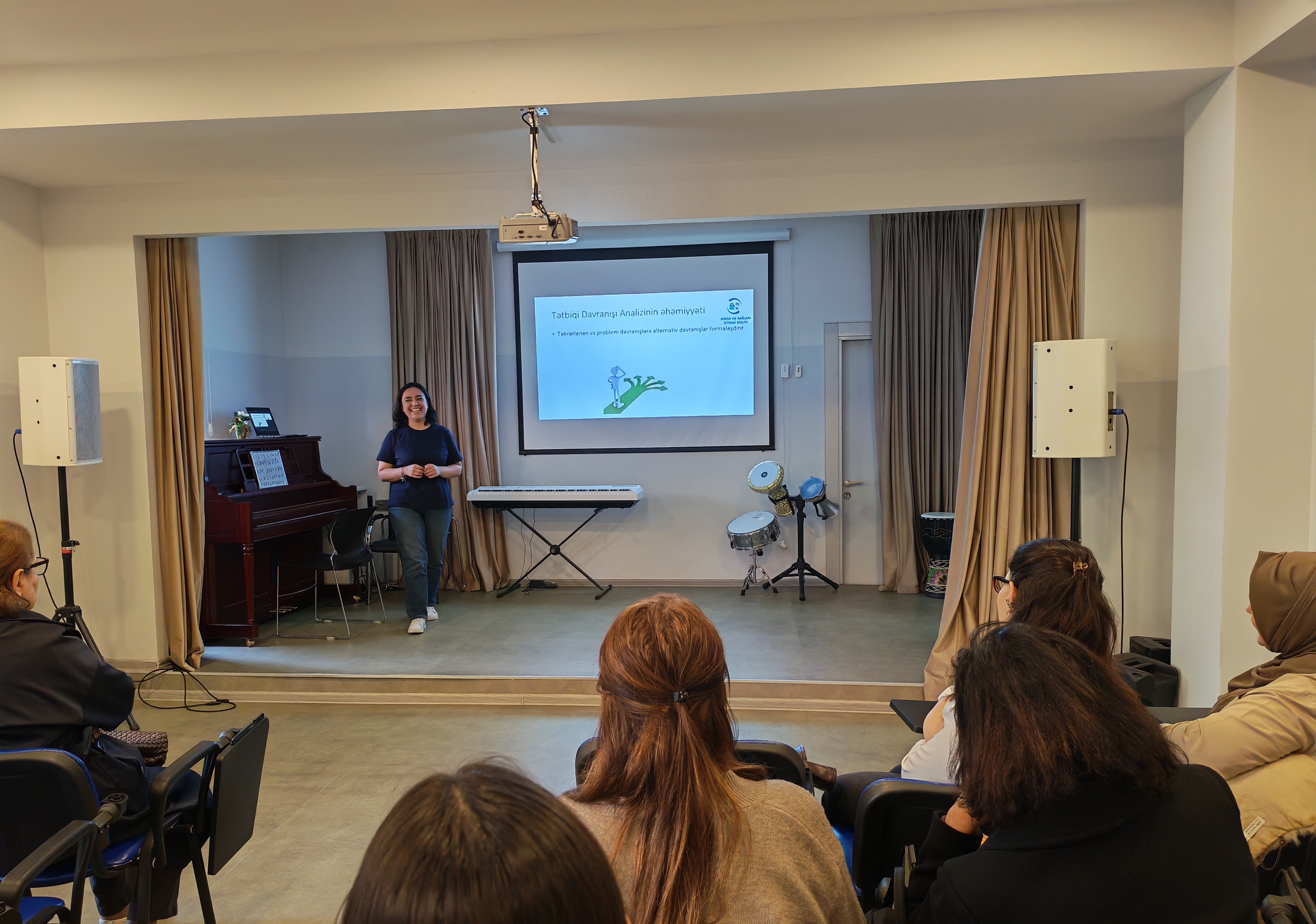 Evdə təhsil alan şagirdlərə dəstək layihəsinin icrasına başlanılıb