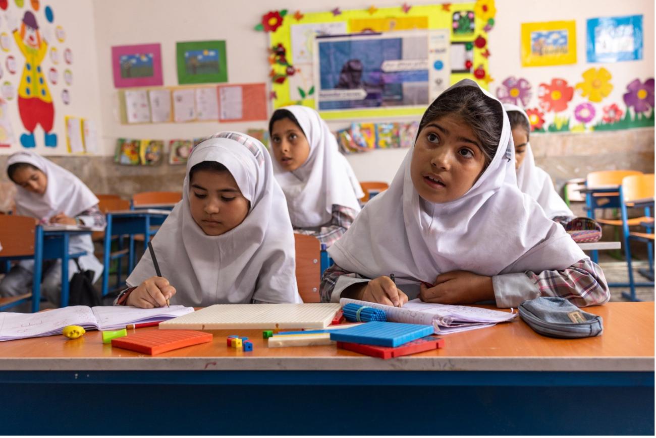 İranda məktəblər distant təhsilə keçir