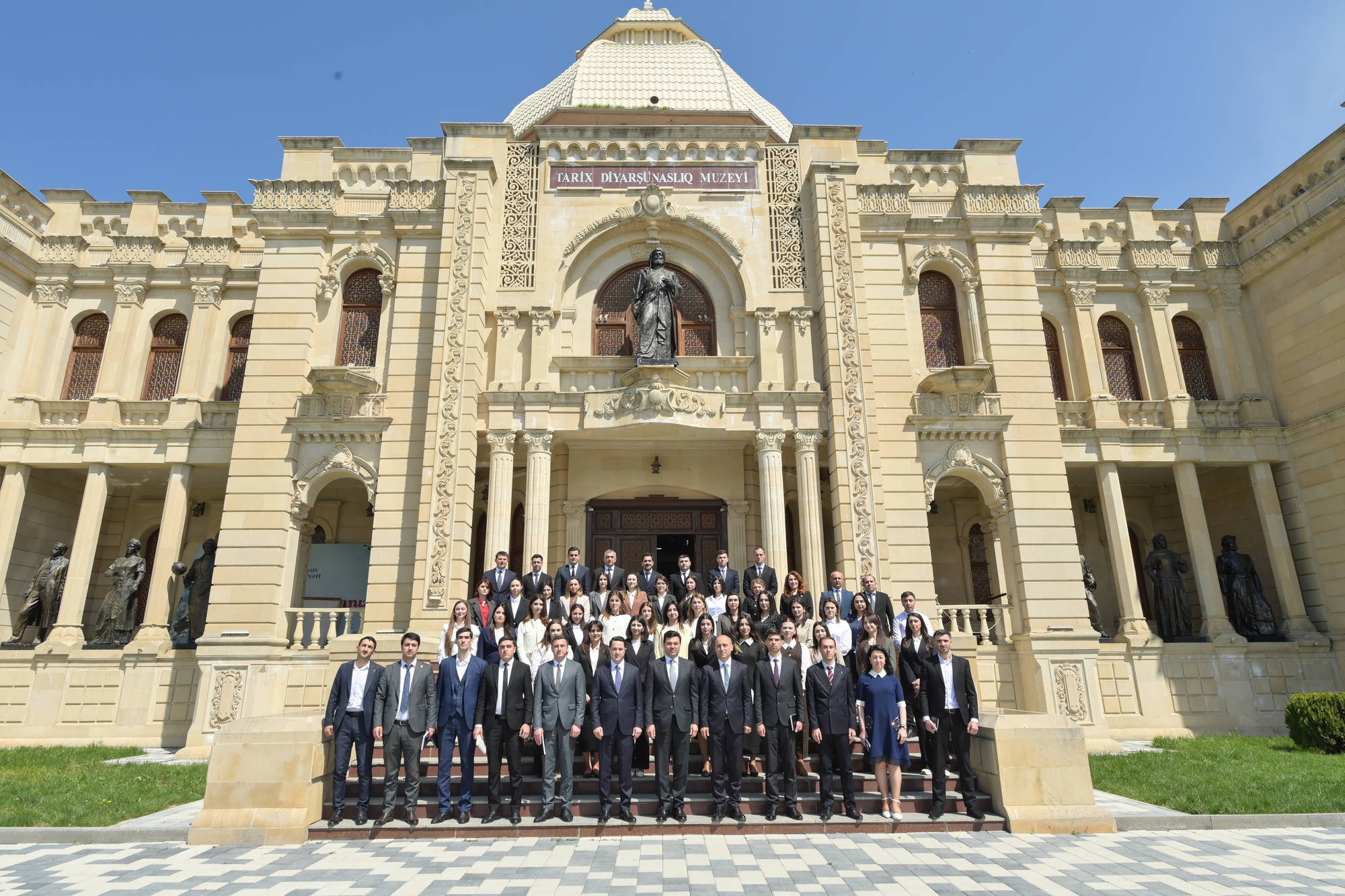 Nazir Quba-Xaçmaz regionu üzrə təhsil işçiləri ilə görüşüb