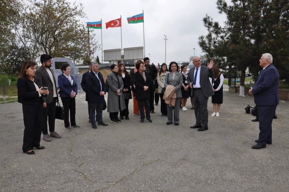 “Tarixi irsdən gələcək şəhərə”: Azərbaycanda memarlıq irsinin qorunması və inkişafı müzakirə olunub